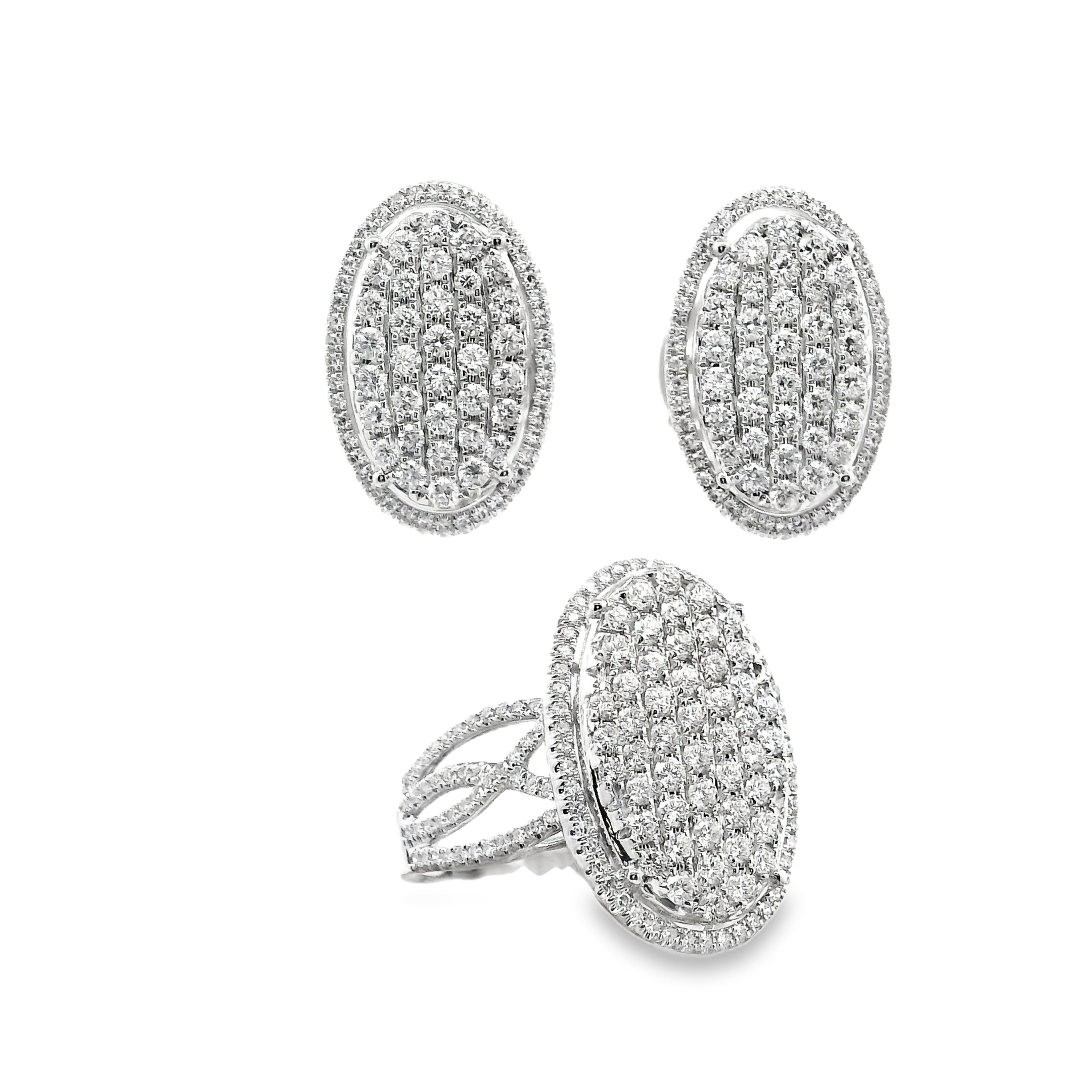 Oval Diamond Studded Jewelry Set